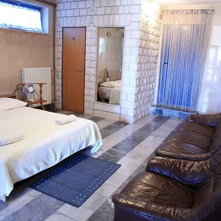 Studio Apartman Ivan *