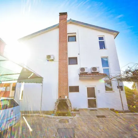 Ivan Apartman Zára